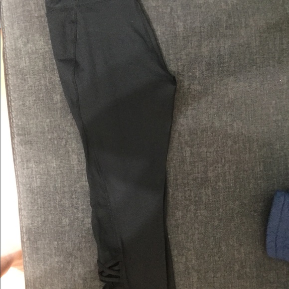 Betsey Johnson criss cross mesh cropped leggings - Picture 2 of 7